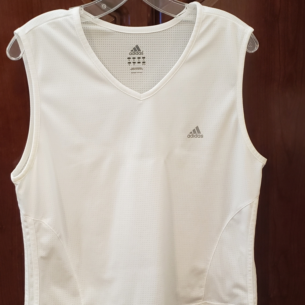 🌷Adidas sleeveless V neck top XL